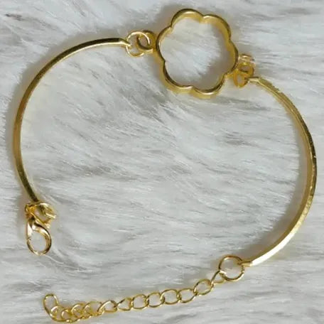 Gold Vintage Bracelet : Flower